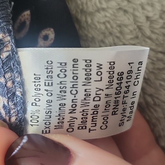 NWT MONDAY FUN Briana Smockef Floral Sleeveless Top - Navy Blue & Cream Small - Picture 9 of 9